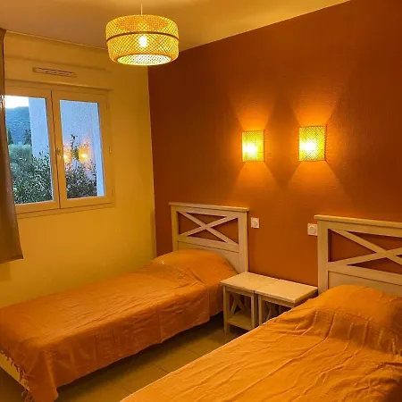 Apartment 2 - Rez-de-jardin - Avec Piscine *