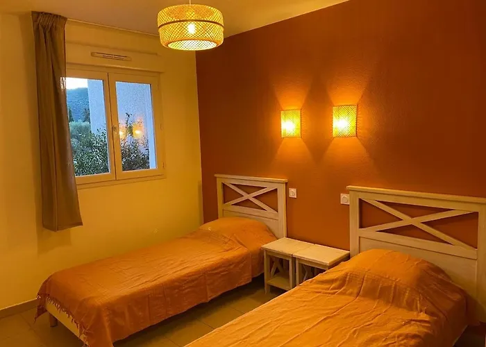 Apartment 2 - Rez-de-jardin - Avec Piscine *